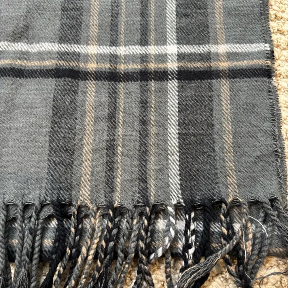 Cashmere Feel Italy‎ Design Men’s Grey and Black Plaid Scarf